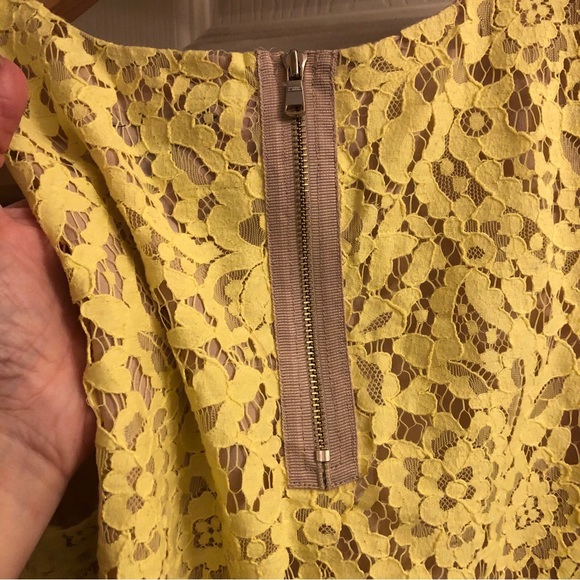 Ann Taylor SZ 8 sleeveless lace top. Yellow  w/ back zipper - Picture 4 of 7